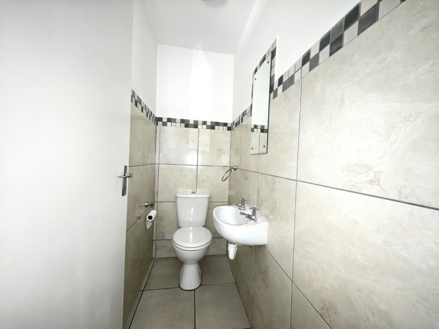 2 Bedroom Property for Sale in Stratford Green Western Cape